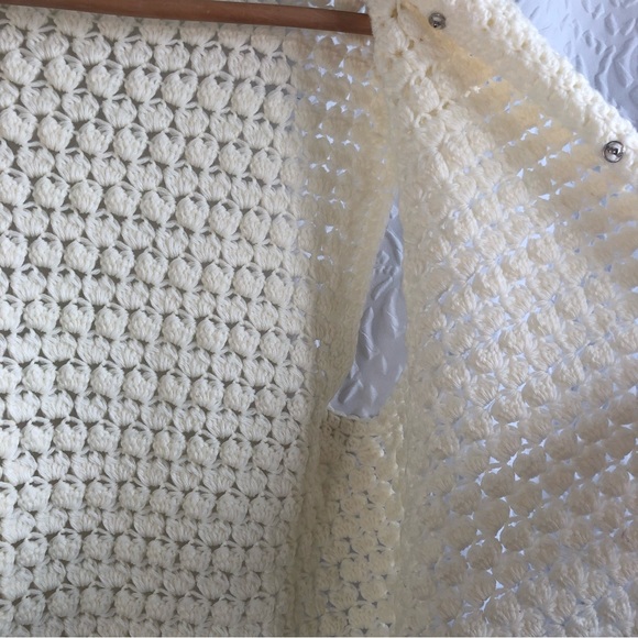 Handmade White Cream Crocheted Textured Sleevless Sweater Shawl Cardigan - Picture 14 of 15
